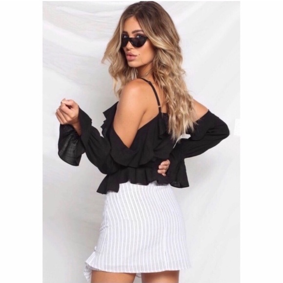 💕TOP SELLER 💕 Hunter Wrap Top - Black - Picture 3 of 6